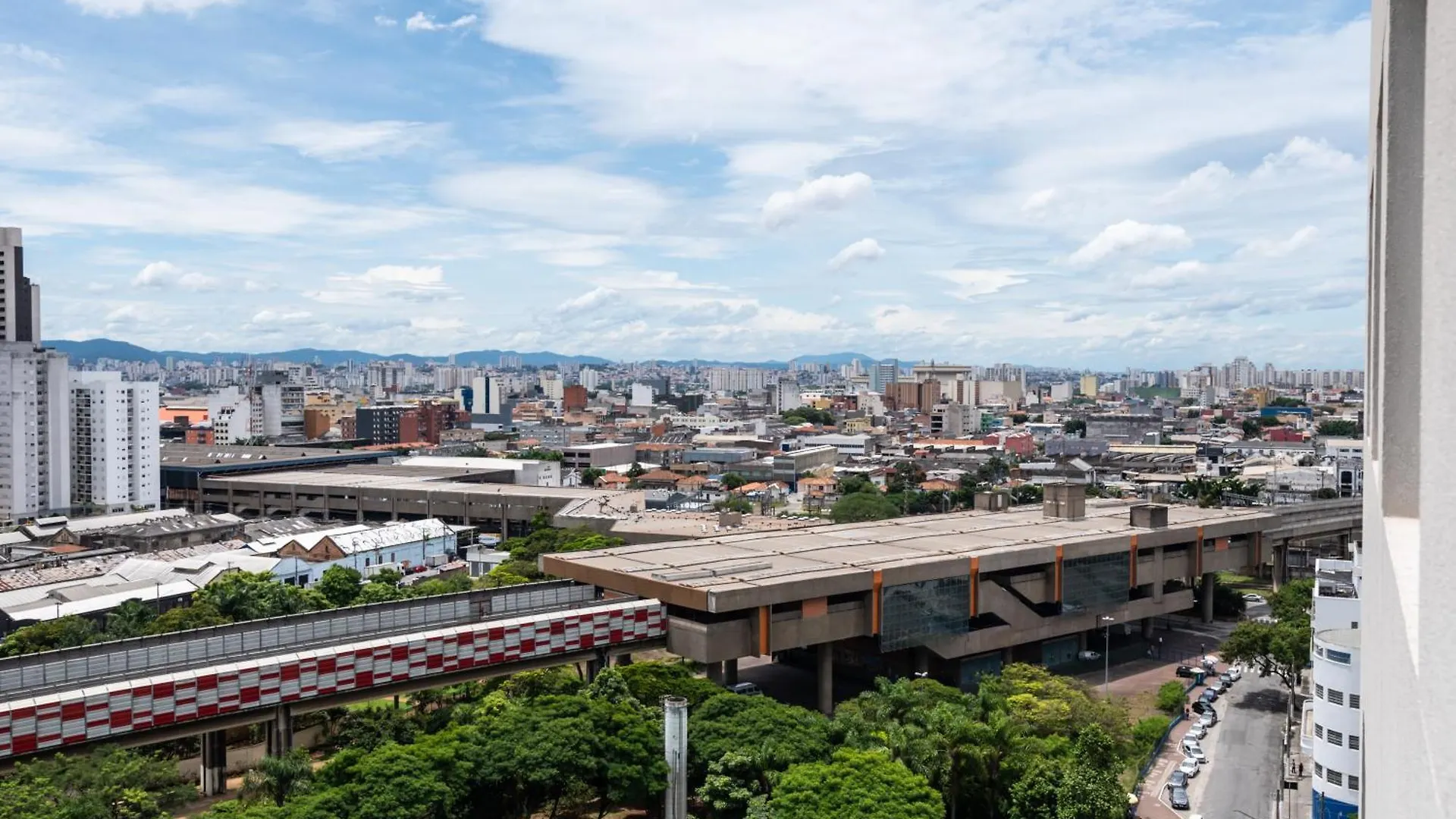 Mb6 - Novo Bhaus Moov Bras | Metro | Studio São Paulo Brasilien